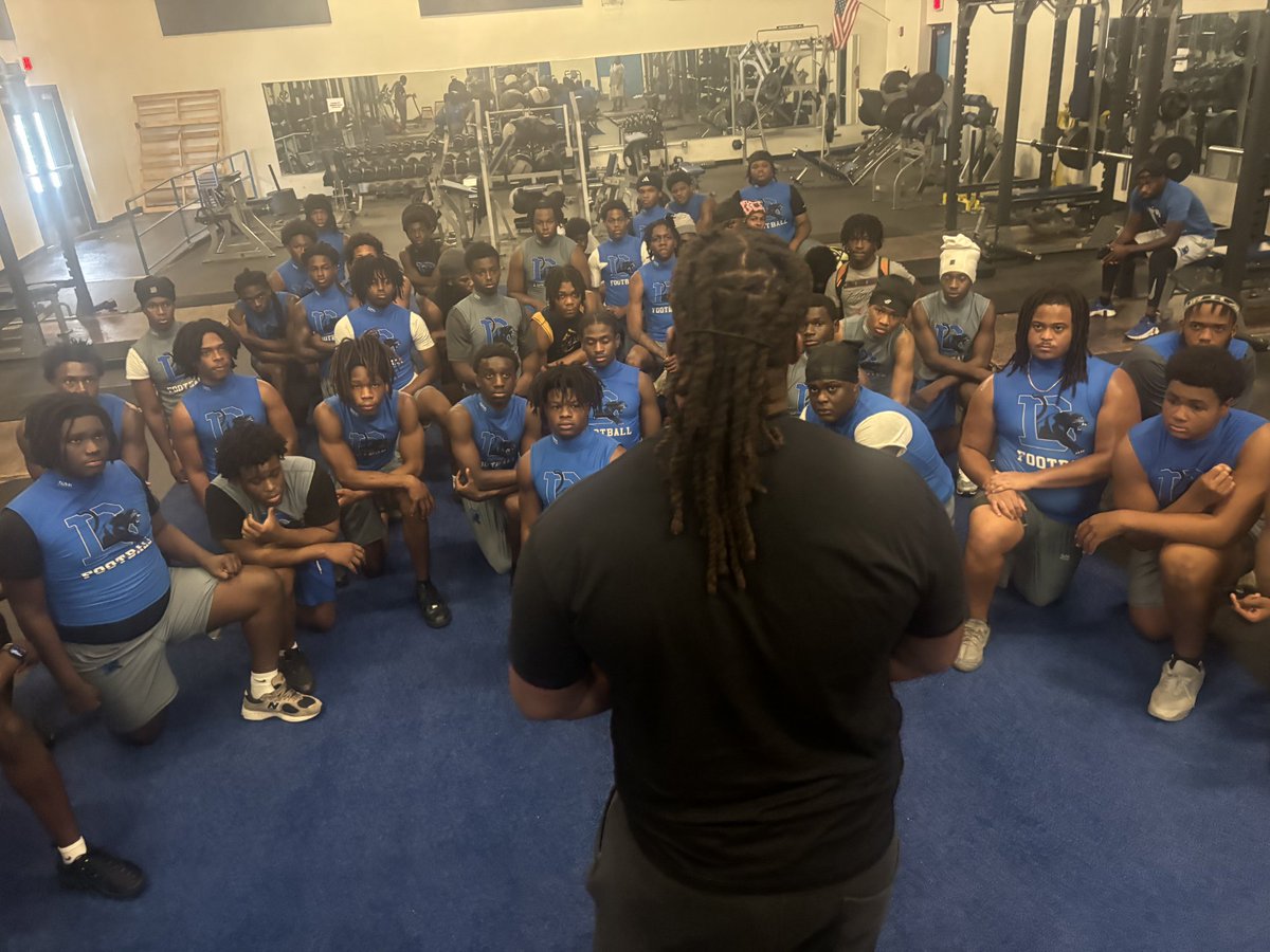 OfficialDillar2's tweet image. Thank you @ford__9 of the @ChicagoBears for stopping by to speak to our team. This is what OUR alumni do. Who will be the next one 👀🐾💯
@BCAA_Sports
@Dillard_DHS