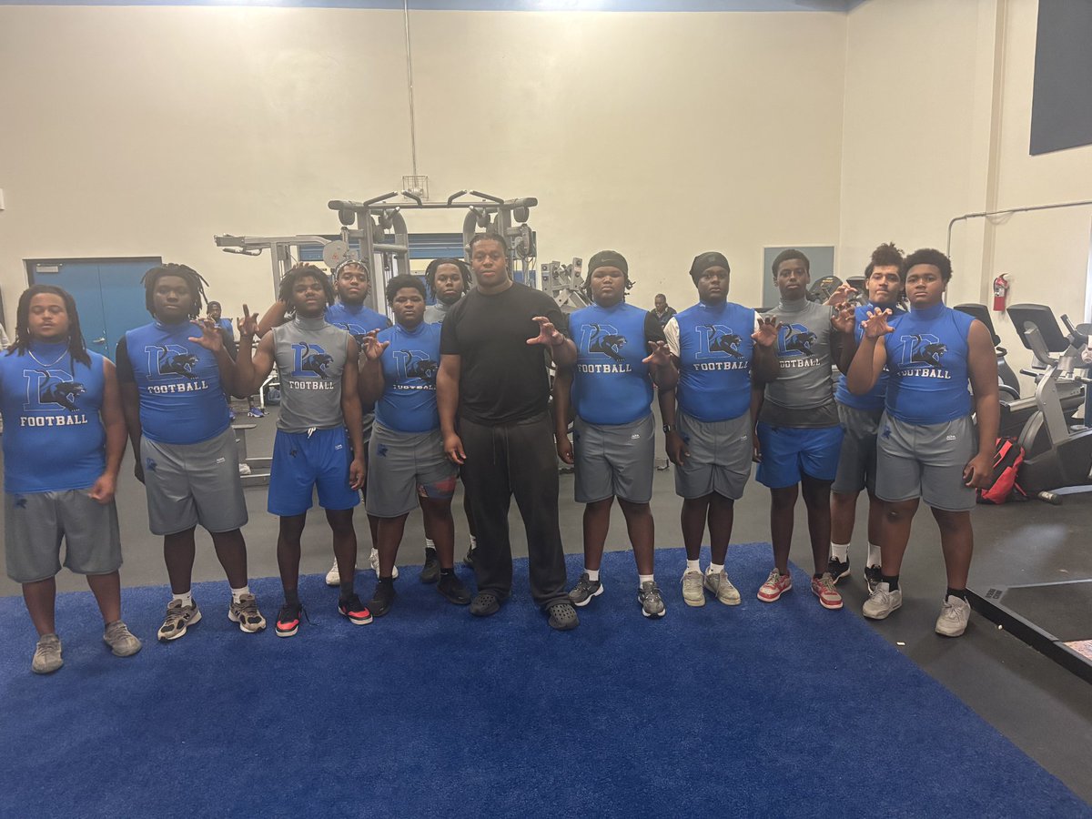 OfficialDillar2's tweet image. Thank you @ford__9 of the @ChicagoBears for stopping by to speak to our team. This is what OUR alumni do. Who will be the next one 👀🐾💯
@BCAA_Sports
@Dillard_DHS