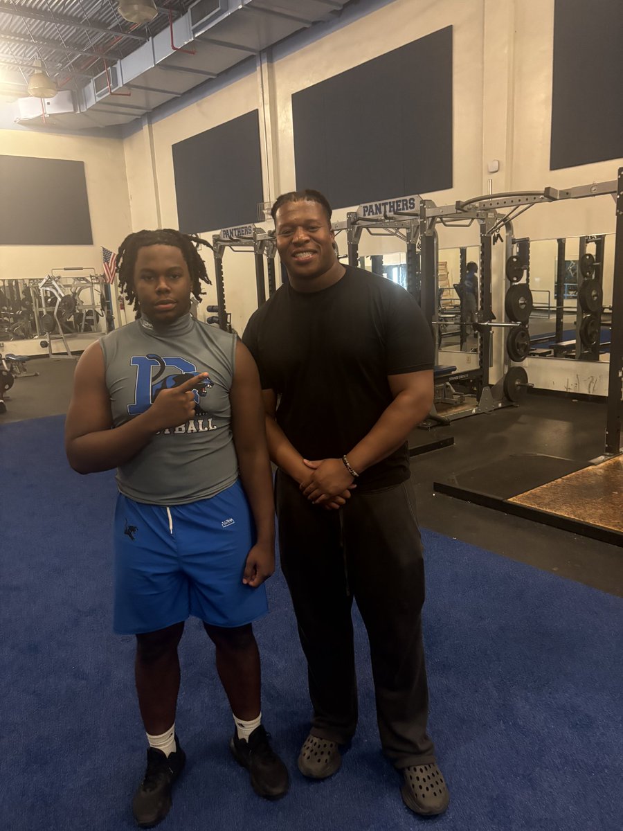 OfficialDillar2's tweet image. Thank you @ford__9 of the @ChicagoBears for stopping by to speak to our team. This is what OUR alumni do. Who will be the next one 👀🐾💯
@BCAA_Sports
@Dillard_DHS