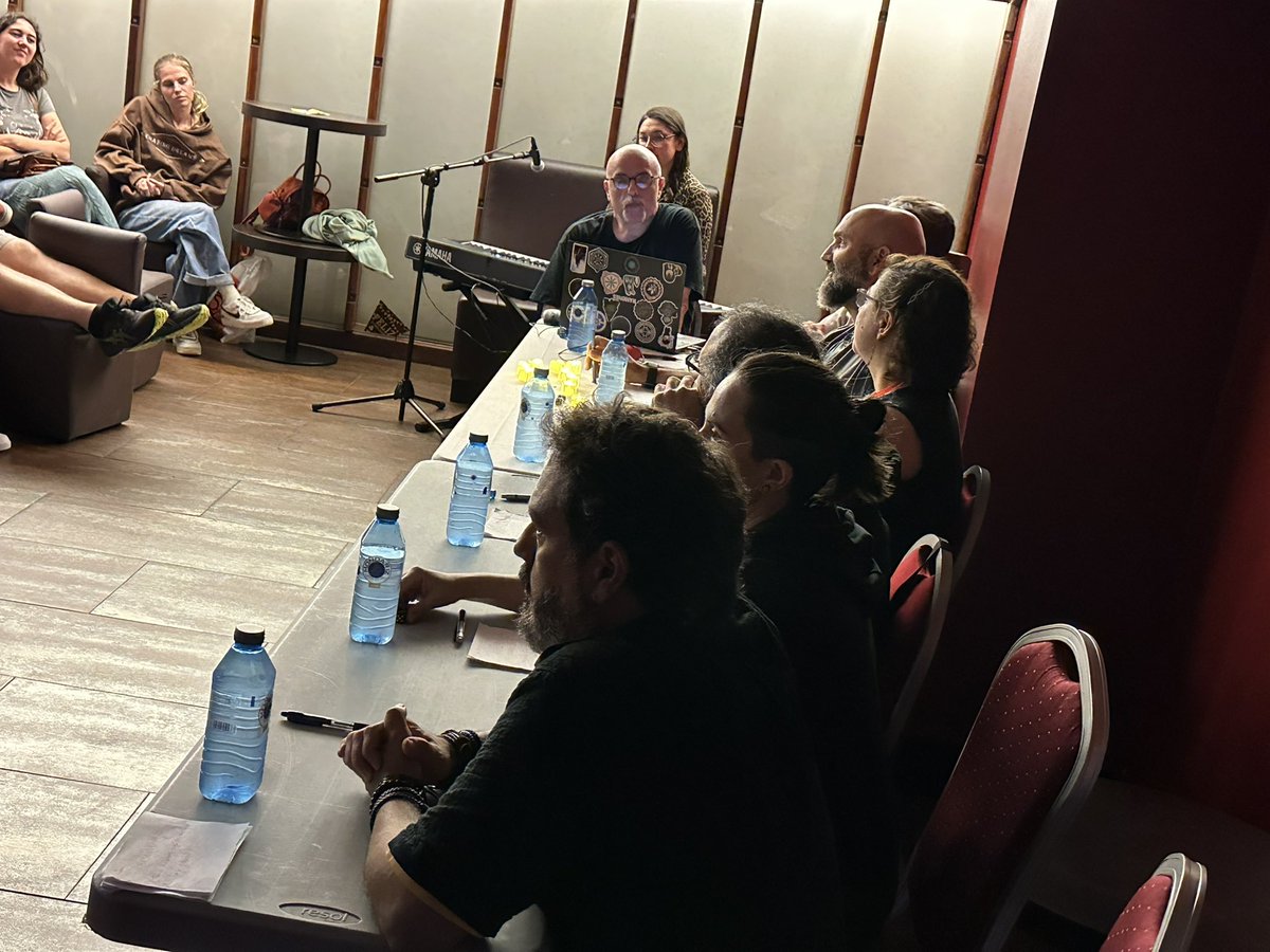 festivalcelsius's tweet photo. La medianoche, esa hora maravillosa, nos sorprendió echando una partida de rol a Ten Candles. Qué mejor manera de pasar del jueves al viernes en el #celsius2025 https://t.co/CL3FqvQdpB