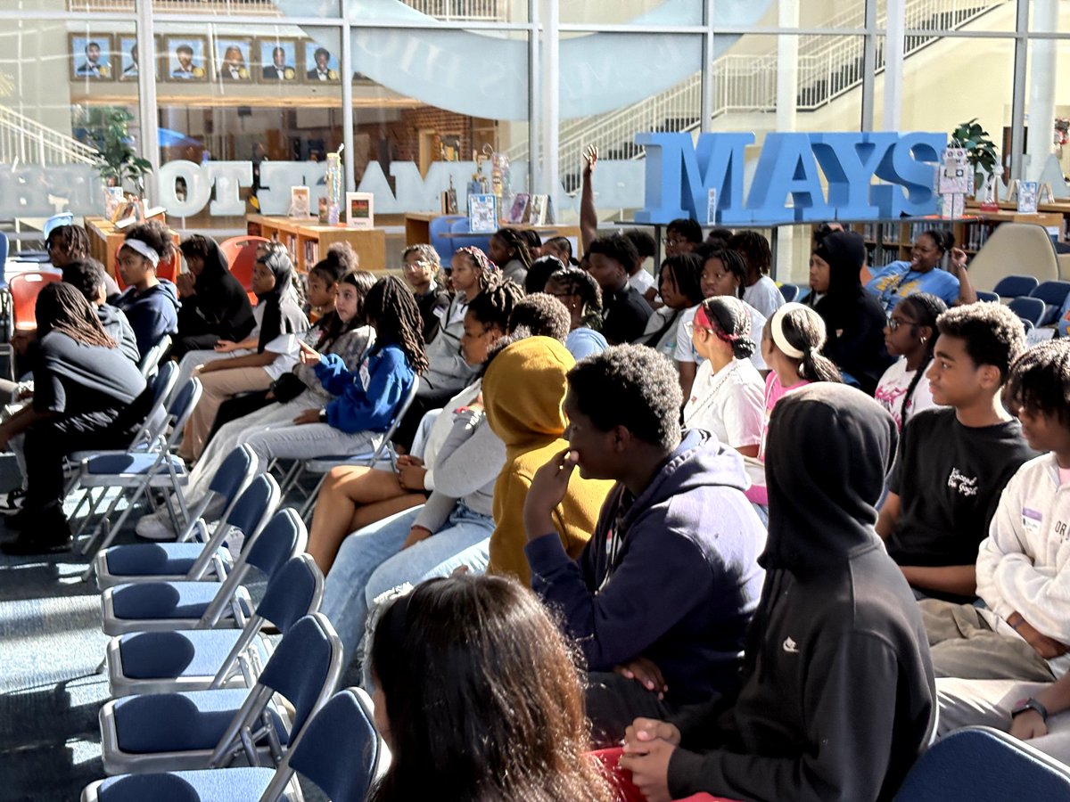 smithclass128's tweet image. The Rising Raider Retrest Owes Our New Freshmen Nothing! Today they were able to Engage with and Learn from their Peers in a Panel Discussion Session w/Upper Classmen! #SmartSolutions #YouAskWeDeliver #Experience