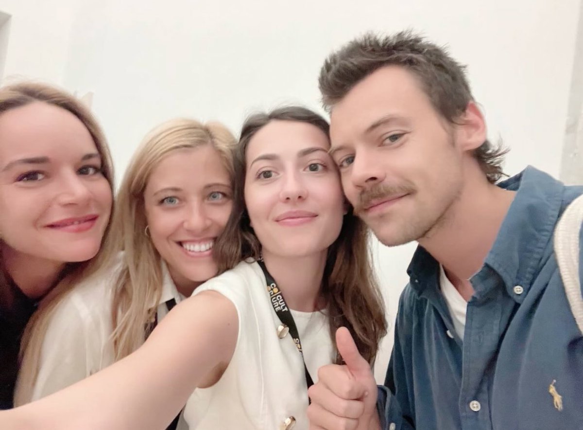 Harry avec des fans à Rome.

17 juillet.