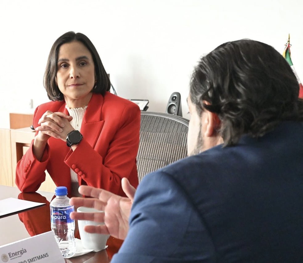Luz Elena González Escobar (@luzelena_ge) on Twitter photo Hoy tuve el gusto de recibir en la <a href="/SENER_mx/">SENER México</a> al Secretario Ejecutivo de la Organización Latinoamericana de Energía, <a href="/OLADEORG/">OLADE</a>, Sr. Andrés Rebolledo Smitmans, <a href="/AndresReboll/">Andrés Rebolledo Smitmans</a>. Fue un diálogo muy enriquecedor sobre integración energética regional, transición energética y el papel Hoy tuve el gusto de recibir en la <a href="/SENER_mx/">SENER México</a> al Secretario Ejecutivo de la Organización Latinoamericana de Energía, <a href="/OLADEORG/">OLADE</a>, Sr. Andrés Rebolledo Smitmans, <a href="/AndresReboll/">Andrés Rebolledo Smitmans</a>. Fue un diálogo muy enriquecedor sobre integración energética regional, transición energética y el papel