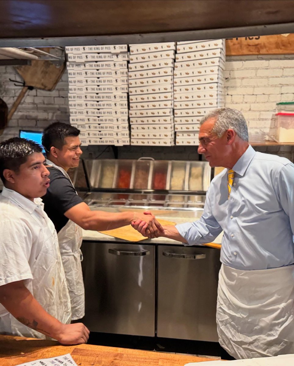 Jack4NJ's tweet image. As a proud Italian, whose parents owned a restaurant bar, I’m always happy to jump into the kitchen - especially making pizza!
Thanks to @coniglios in Morristown for letting me join the operation today.
As Governor, I’ll roll up my sleeves and do the hard work to fix what’s…