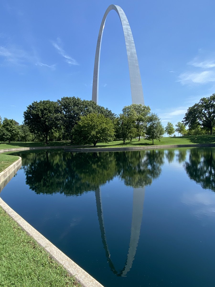 GatewayArchSTL's tweet image. When you catch yourself in the mirror... and you like what you see ☺