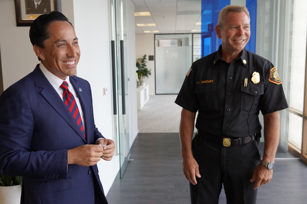 MayorToddGloria's tweet image. Today we honored Assistant Chief James Gaboury for 35 years of service to @SDFD. His leadership has shaped generations of first responders across the city. Thank you for your loyalty and incredible service, Chief Gaboury. #Forward #ForAllofUs