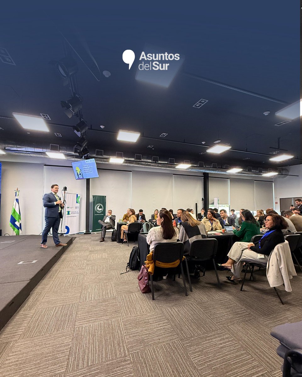 AsuntosDelSur's tweet image. ¿Cómo innovar desde el Estado en ALC?
Estuvimos en el Bootcamp liderado por @AgendaCAF y universidades, compartiendo nuestra mirada desde el Sur Global:
✅ Innovar para superar las trampas del desarrollo
✅ Diseñar sistemas públicos efectivos
✅ Cocrear, anticipar, medir