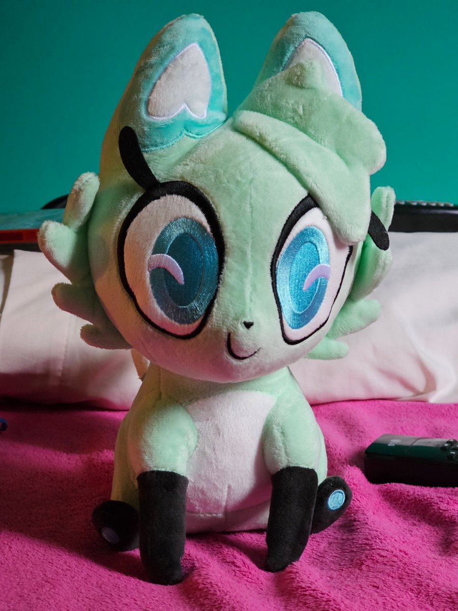 ultra90's tweet photo. The Slushi Plushie is here!  Hooray! 😍
@youtooz  @chikn_nuggit https://t.co/oqm9fsdPoE