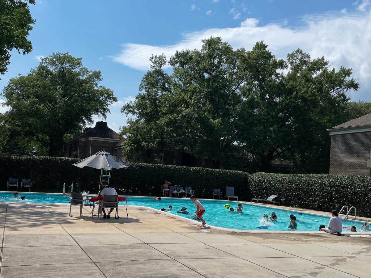 GloriaJCSL's tweet image. Thanks for the invitation to join your pool playdate today @AIMforPower. While the kids swam, I heard some great insights and feedback from their families. I hope to take what I heard back to school and put some of these ideas into action. #staytuned @HHESHUSKIES @CSconnect_MCPS