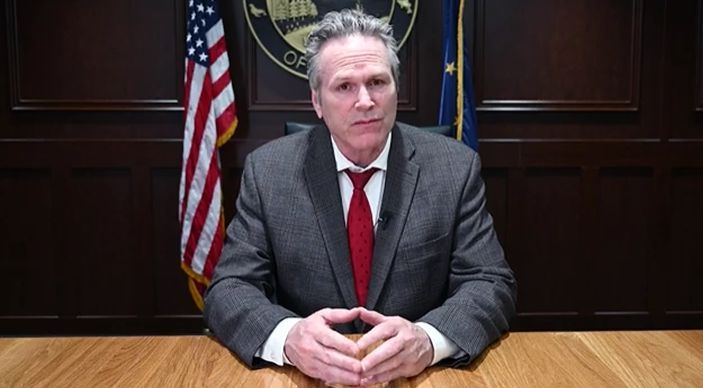 AlaskaCurrent's tweet image. “This is not your fault, and we will not stop fighting for you.”
Anchorage Superintendent Jharrett Bryantt issued a rare, fiery letter to families after Dunleavy’s cuts and federal grant freezes forced more layoffs. buff.ly/nX7RgC1