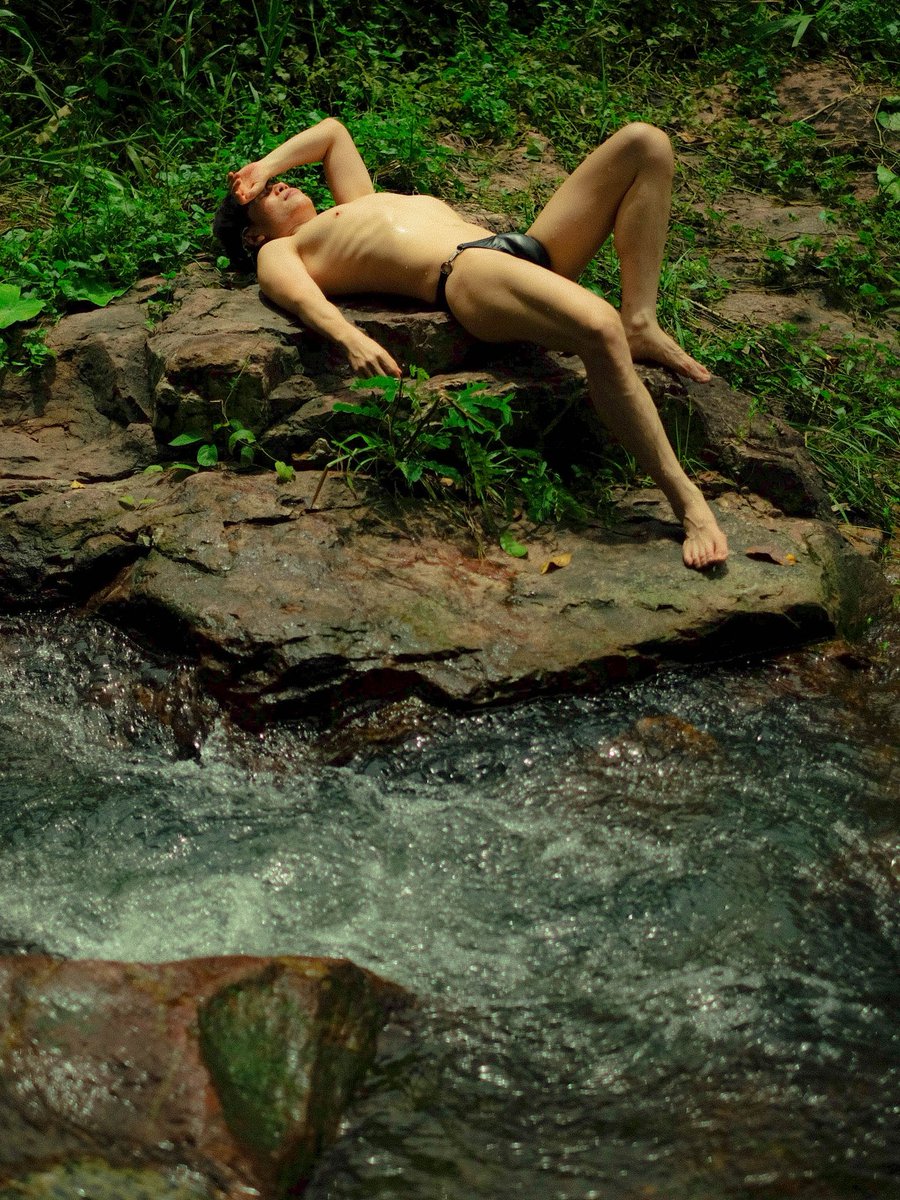 The Naturist
Model: <a href="/PPerpet25/">pond_pond</a>