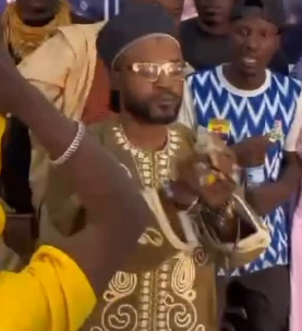 GodisntaHo's tweet image. While U work 2 jobs and drive for Uber so U can make extra cash to afford his prayers, @PastorAlexLove spends your money on lavish parties in Brighton wher AMONG OTHER THINGS they exfoliate his t*sticles with an illegal mixture of liquid gold and diamonds... I';VE BEEN WARNING AB