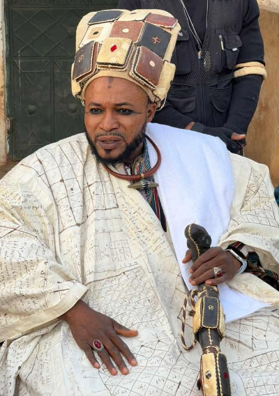 GodisntaHo's tweet image. While U work 2 jobs and drive for Uber so U can make extra cash to afford his prayers, @PastorAlexLove spends your money on lavish parties in Brighton wher AMONG OTHER THINGS they exfoliate his t*sticles with an illegal mixture of liquid gold and diamonds... I';VE BEEN WARNING AB
