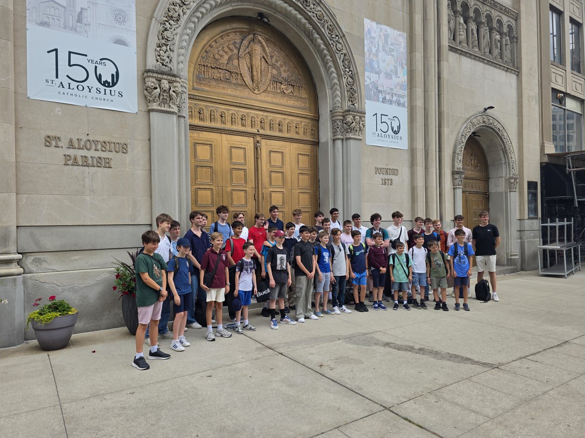 AlexanderBegin's tweet image. Took the @OratorySchola around Detroit prior to their concert at Old St. Mary's on Friday. St. Aloysius Church, the Guardian and David Whitney buildings, and the top of the Ren Cen's grand view of Michigan and Canada. Tomorrow it's Greenfield Village and the Rouge Factory Tour.
