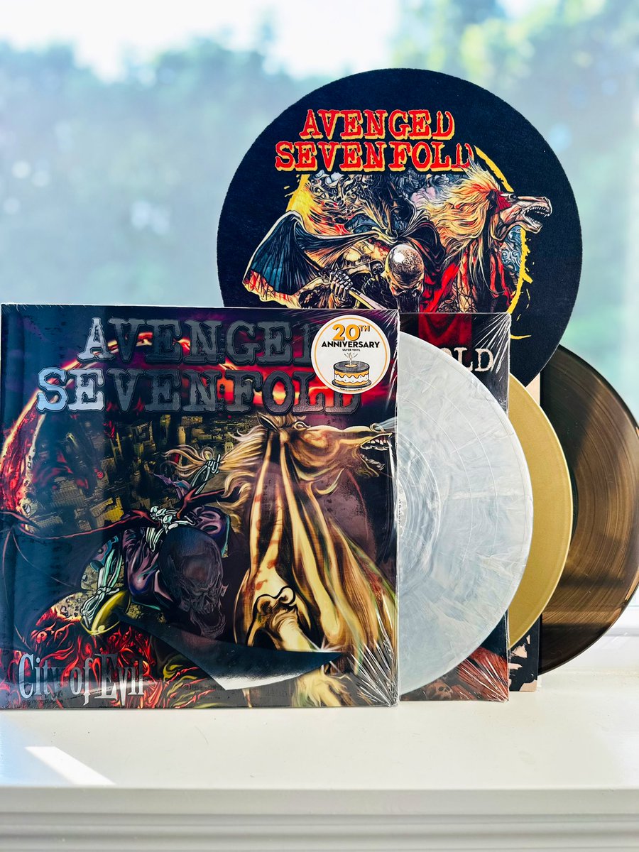 SILVER/GOLD/ICE 
Cheers To 20 Years! 🍻
💍👑🧊