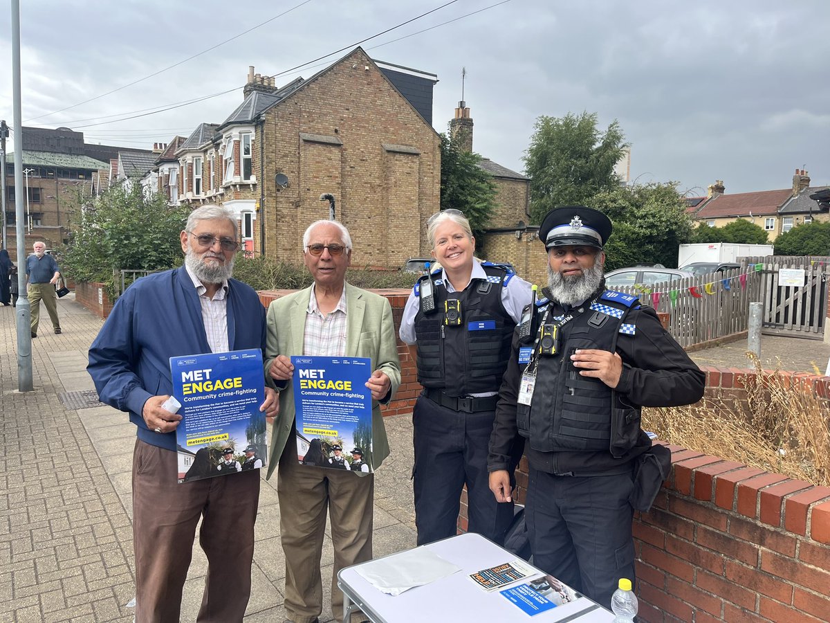 MPSClementswood's tweet image. A successful crime prevention stall today on Mildmay Road promoting Met Engage & discussing ASB.
@MPSClementswood
@MPSLoxford
@MPSRedbridge
@MPSIlfordTown