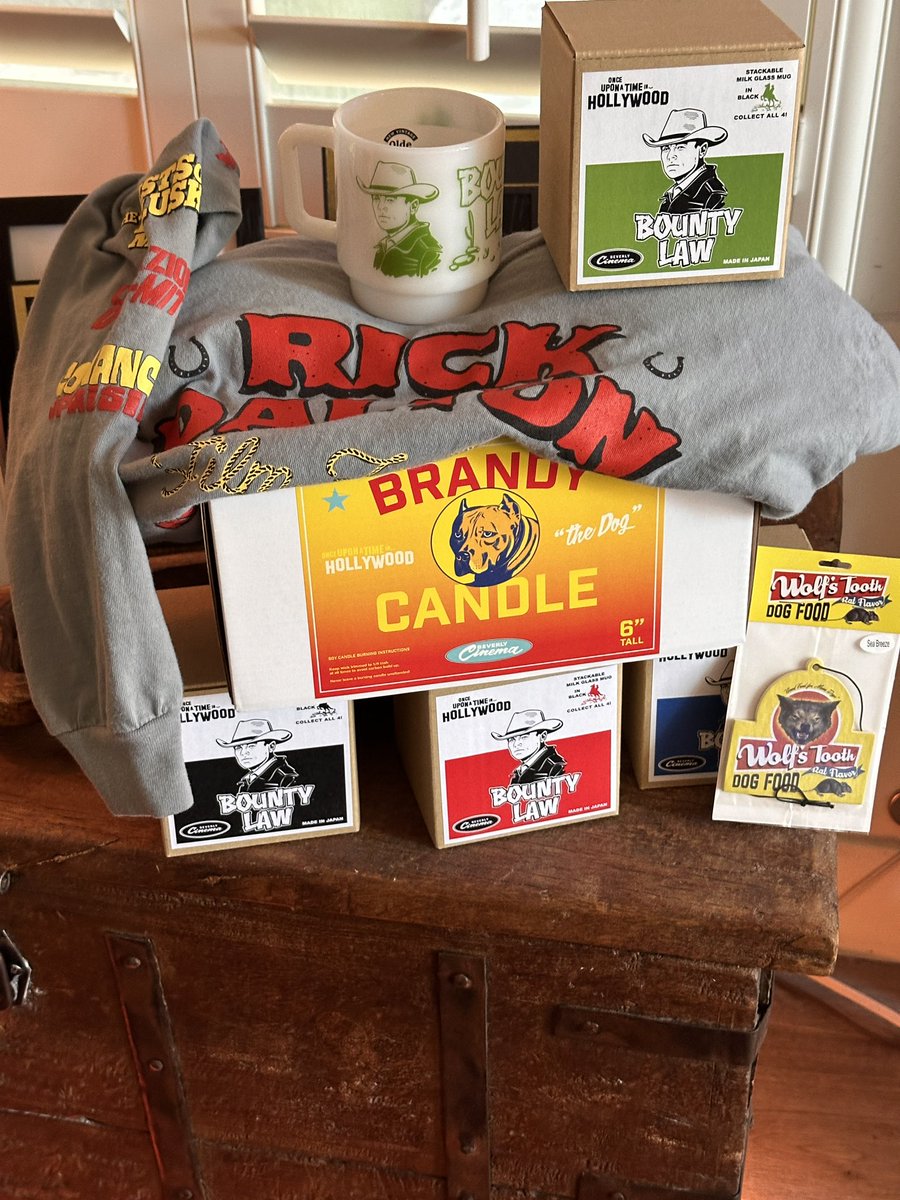 PDergarabedian's tweet image. Killer merch haul as my 70mm obsession was put in hyperdrive at the amazing @vistahollywood whose terrific staff & manager are truly passionate about one of my Top 3 films of all time, #QuentinTarantino’s #OnceUponATimeinHollywood! #RickDalton #CliffBooth #Brandy #BountyLaw