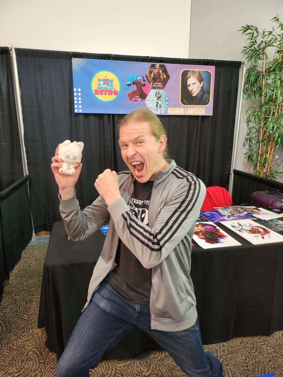 HoloFang Studio Official (@anakizuo) on Twitter photo Wait, it's national VA day?
Shout out to <a href="/ReubenLangdon/">REUBEN LANGDON</a> 🥰 not just a VA but an amazing person ✨️ guide ✨️ and actor ♥️
#DevilMayCry #NationalVoiceActorDay Wait, it's national VA day?
Shout out to <a href="/ReubenLangdon/">REUBEN LANGDON</a> 🥰 not just a VA but an amazing person ✨️ guide ✨️ and actor ♥️
#DevilMayCry #NationalVoiceActorDay