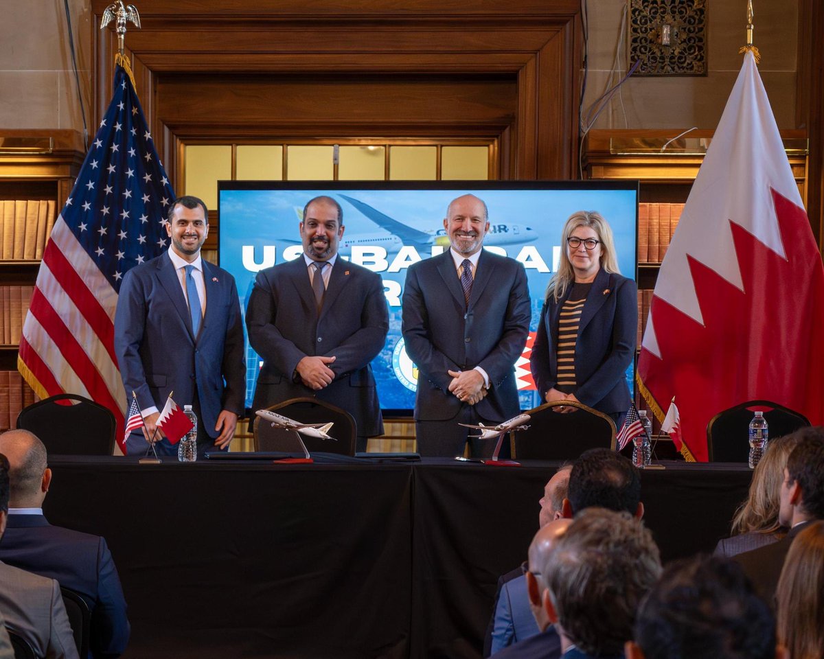 howardlutnick's tweet image. Today, @Boeing and @GulfAir signed a significant $7 BILLION deal that is going to massively benefit both the U.S. and Bahrain while supporting American jobs across Boeing and GE Aerospace.
This deal is part of a larger series of investments by Bahrain totaling $17…