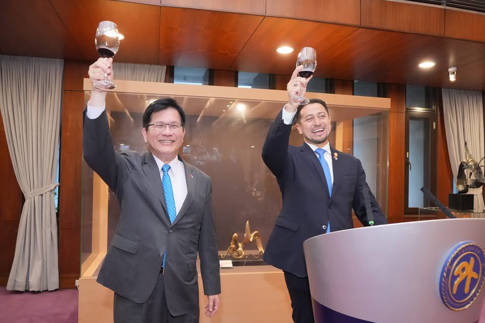 chia_lung's tweet image. Honored to welcome Guatemalan Congress President Nery Ramos y Ramos to Taiwan. A true friend, he firmly supports Taiwan’s global participation and opposes China’s misinterpretation of UNGA Resolution 2758. #Taiwan & #Guatemala will deepen ties in semiconductors, education & more.