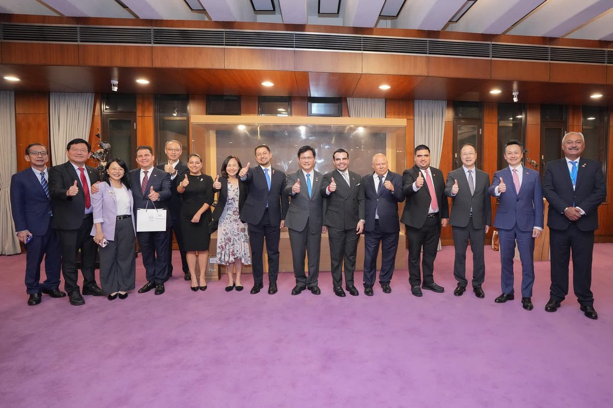 chia_lung's tweet image. Honored to welcome Guatemalan Congress President Nery Ramos y Ramos to Taiwan. A true friend, he firmly supports Taiwan’s global participation and opposes China’s misinterpretation of UNGA Resolution 2758. #Taiwan & #Guatemala will deepen ties in semiconductors, education & more.