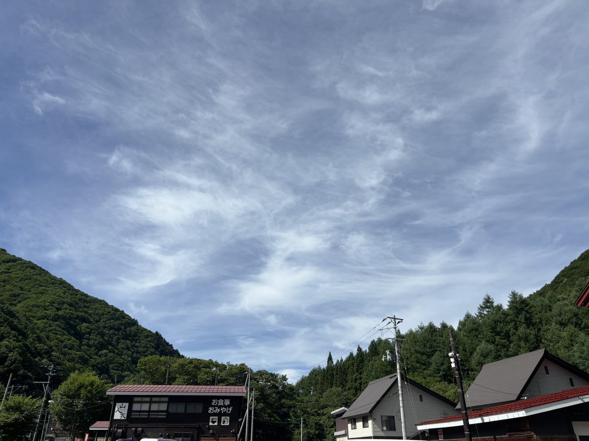 hinoematayusan's tweet photo. 令和7年7月18日(金) 9時
道の駅尾瀬檜枝岐のお天気です( ・﹏・ )
朝から気持ちの良い青空が広がっています☀️
今日は一日晴れ予報♪
最高気温は30℃まであがりそう!
国道352号中山峠も片側交互通行で昨日開通しました🚗
#ふくいま #イマソラ #空ネット #R352 https://t.co/Nr95CNZ7z6