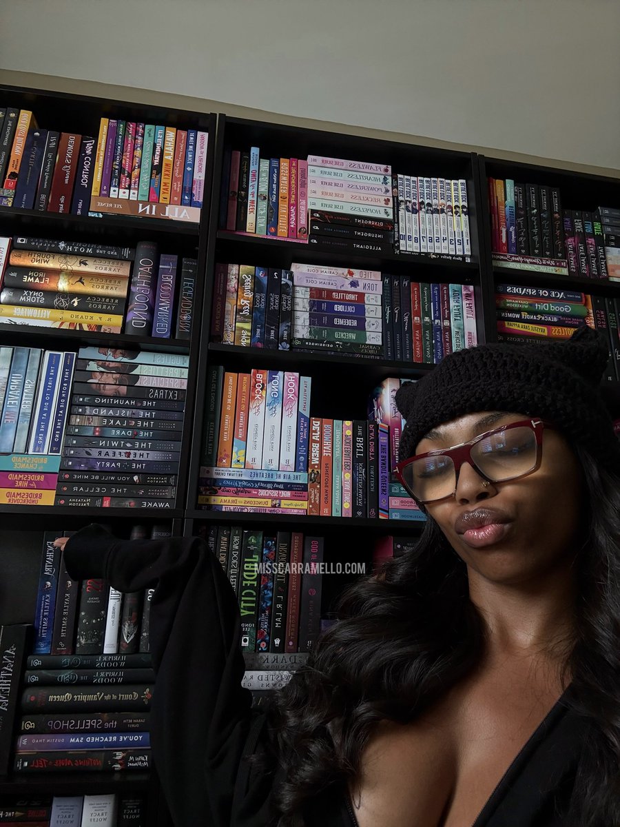 Fun fact: I own 725 books. 🤓📚