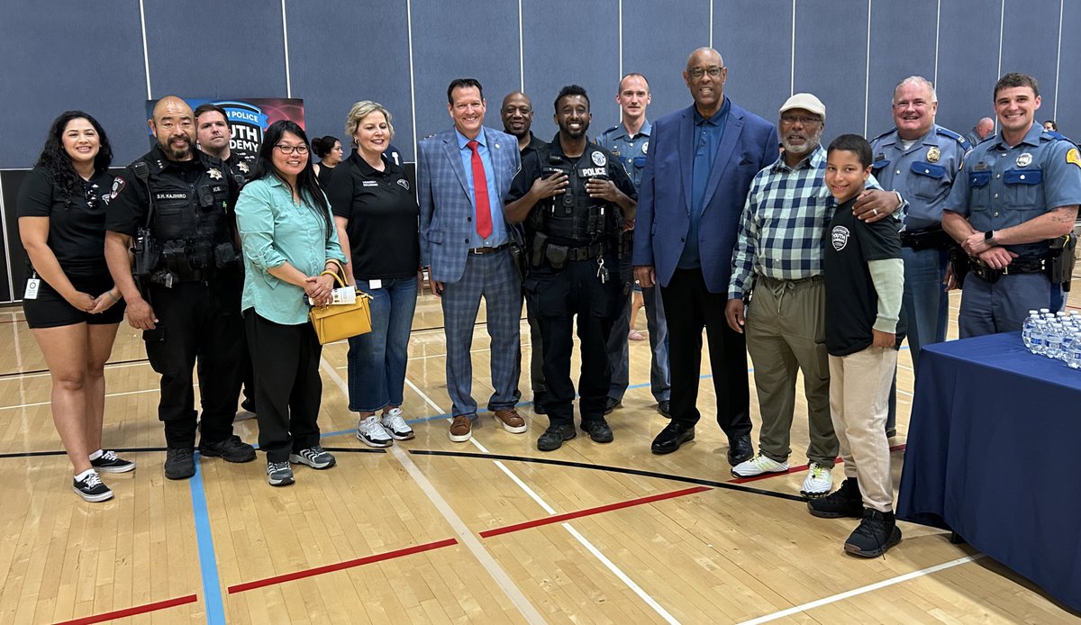 DEASEATTLEDiv's tweet image. “It’s been awesome times a million!”
—A middle schooler’s reaction to his week at the Renton Police Youth Academy.
DEA was so glad to be a part of this valuable community outreach with our law enforcement partners at @RentonpdWA @wastatepatrol @KingCoSheriff @DEAHQ