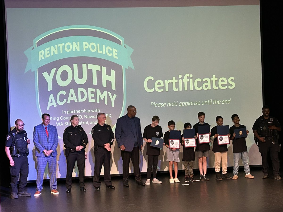 DEASEATTLEDiv's tweet image. “It’s been awesome times a million!”
—A middle schooler’s reaction to his week at the Renton Police Youth Academy.
DEA was so glad to be a part of this valuable community outreach with our law enforcement partners at @RentonpdWA @wastatepatrol @KingCoSheriff @DEAHQ