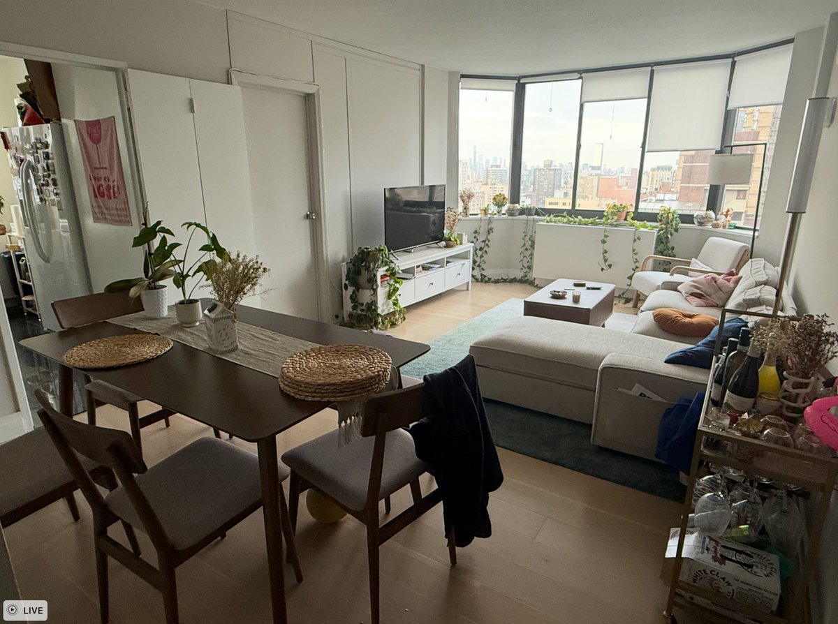 okay y'all posting AGAIN bc i need a roomie and have t-2 weeks to find her!!!

master suite (bed + bath) in luxury apt in kips bay - pool, sauna, 5 min walk to the 6, across from Trader Joe's, ..

i could go on this place is literally so great. &amp; look how cute the apt is ☺️