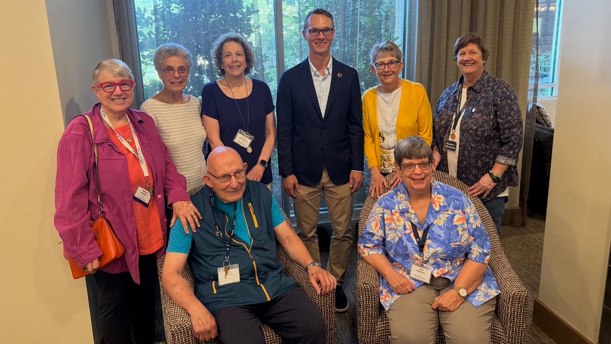 JamesWalkinshaw's tweet image. Had a great time with the Woodleigh Chase Dems & Greenspring Dems—two vibrant communities of seniors who care deeply about our future.
Each visit drew 150+ engaged residents. We discussed Trump’s dangerous agenda & real solutions to our nation’s challenges.