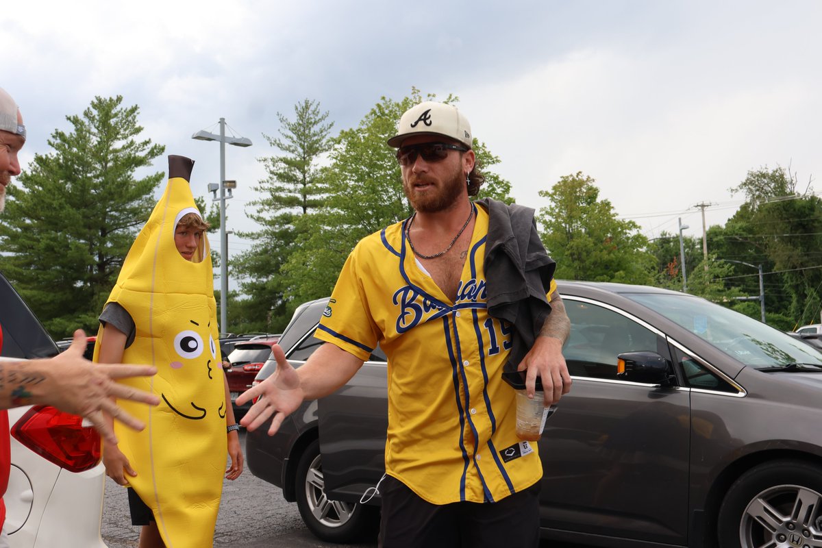 prime_mw's tweet image. The Bananas are HERE 🍌🔥
Smiles, selfies &amp;amp; nonstop fun at Prime Sports — and we’re just getting started!
Get down here and GO BANANAS 💛🖤
#BananaBall #SavannahBananas #PartyAnimals #PrimeSportsMidwest