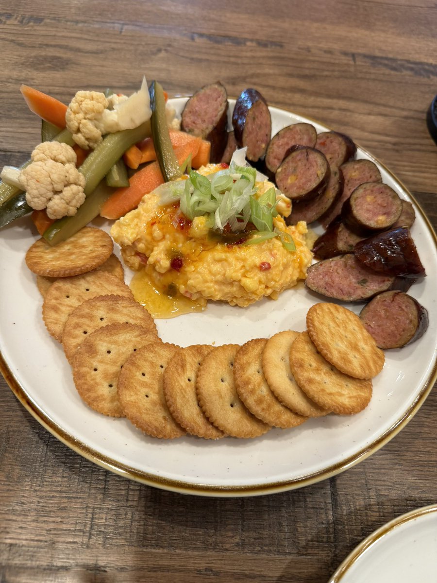 wjwheeler54's tweet image. Cheers! We made it to @Lord_of_Q Myron Mixon BBQ Company in Gatlinburg right before the toad strangler. Lots of food and reasonable prices. We each had our favorites. Mine was the smoked wings, jalapeño smoked sausage, pimento cheese, pork rinds and margaritas.