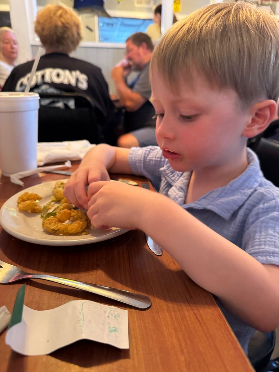 wesruckerTBA's tweet image. Fresh redfish, collards, grits, hush puppies, fried pickles, lots of rum (or chocolate milk) and live blues tonight down on the gulf.