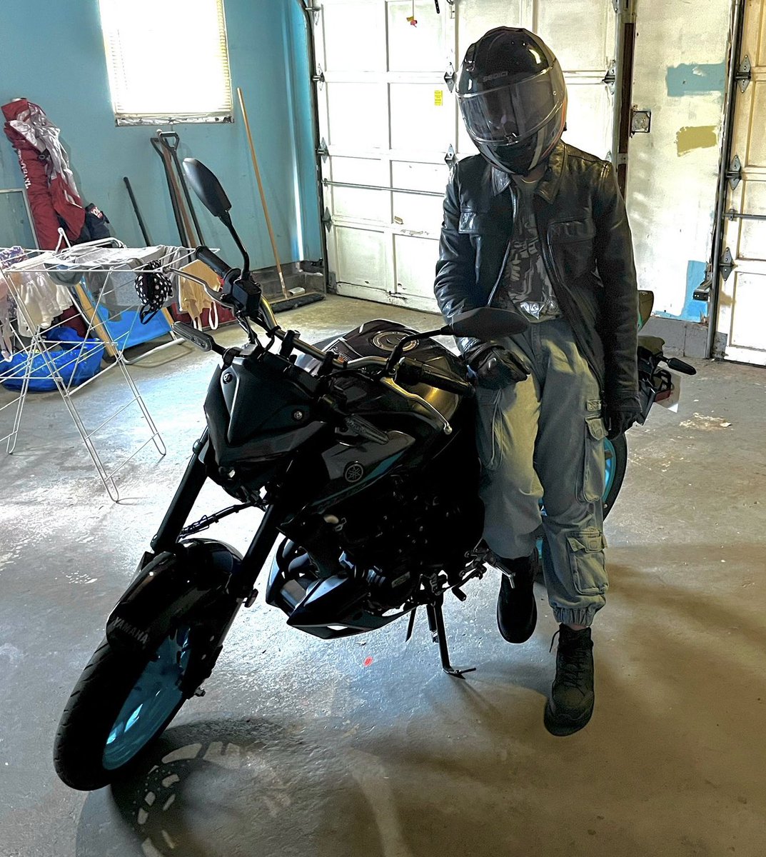 Molotov_XIV's tweet image. 1 year ago today I got my first motorcycle, I had absolutely no aura but I was so fucking happy 😭