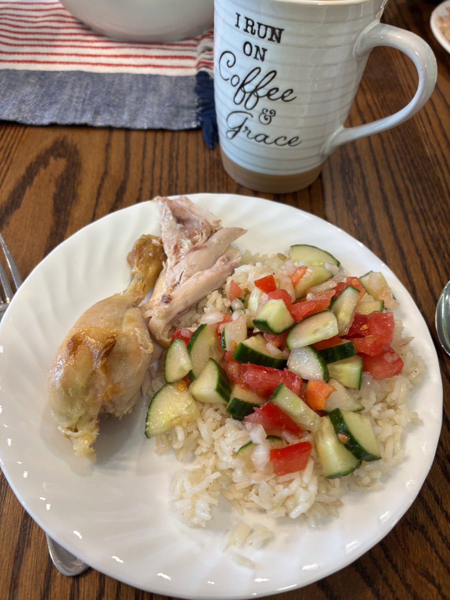 KKMmamaof8's tweet image. How normal is this meal to you?
Chicken, rice and tomato, cucumber, onion salad with a vinaigrette dressing. 1= very normal - 5=very strange.
