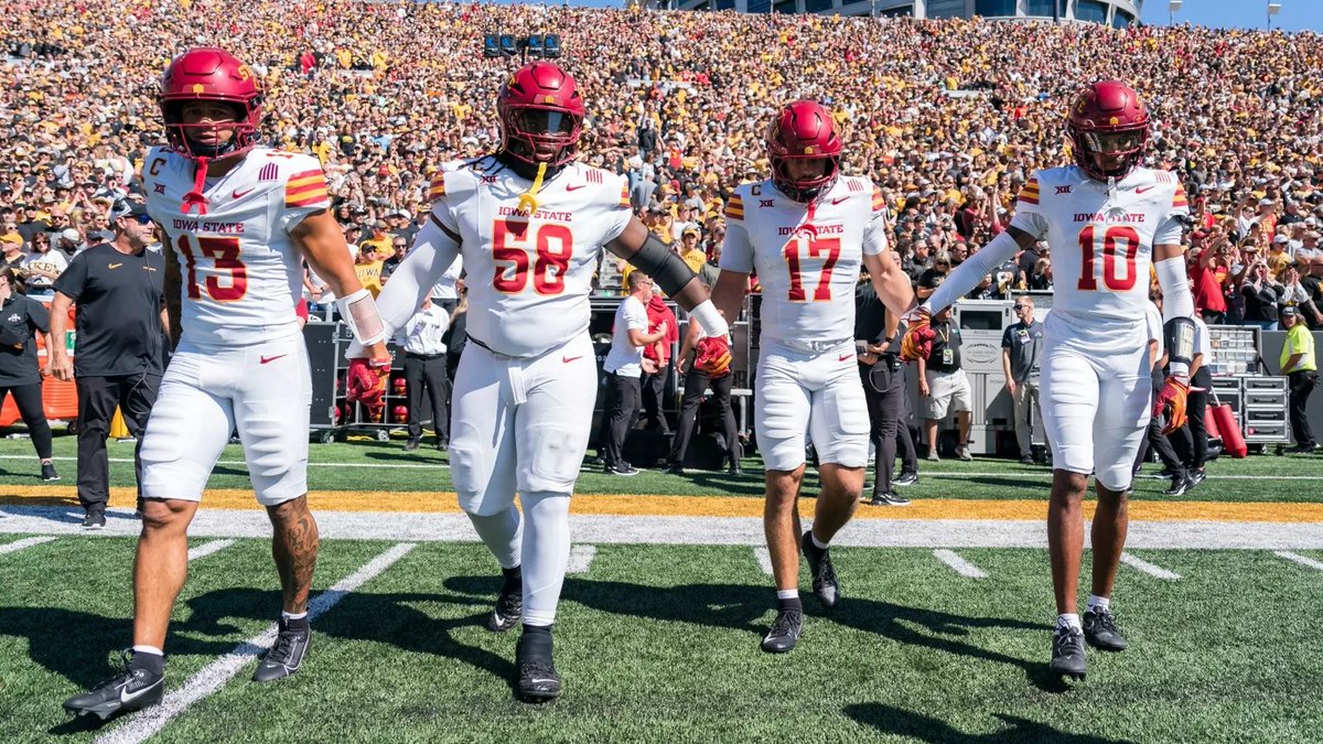 CoachDaMurph's tweet image. 38 Days Until Kickoff!
Cyclone Nation, get hyped! Rocco Becht is back after a dominant 2024 — 3,500+ pass yds, 25 TDs, 8 rushing scores, and Pop‑Tarts Bowl MVP honors.
He’s the leader who’ll light up the Big 12 once again.
#CFB #IowaState #RoccoBecht #Big12 #CountdownToKickoff…