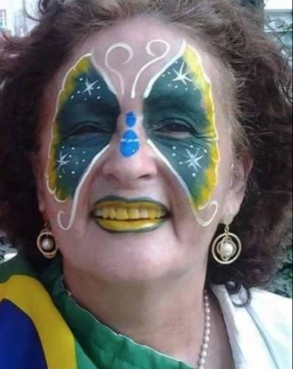 delucca's tweet photo. o pronunciamento do Lula me deixou tão patriota que amanhã eu vou trabalhar assim https://t.co/rSqmObEhhM
