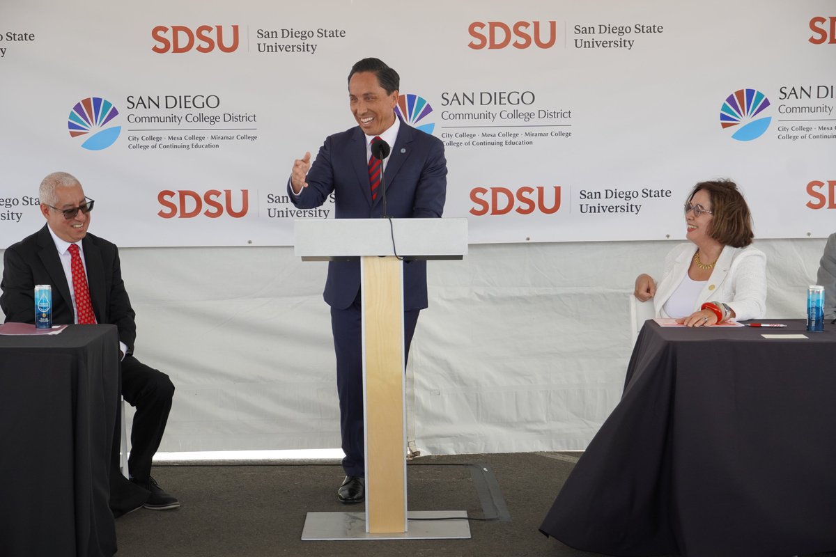 MayorToddGloria's tweet image. San Diego’s future depends on growing our own talent. A new partnership between @SDSU and @SDCCD, anchored in #MissionValley, will expand access to higher ed and create clear pathways to good-paying jobs in San Diego. #Forward #ForAllofUs