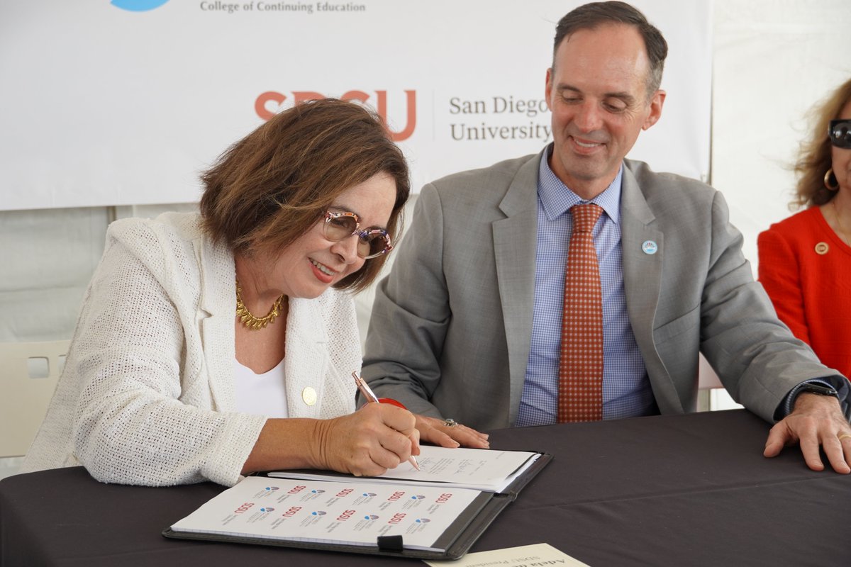 MayorToddGloria's tweet image. San Diego’s future depends on growing our own talent. A new partnership between @SDSU and @SDCCD, anchored in #MissionValley, will expand access to higher ed and create clear pathways to good-paying jobs in San Diego. #Forward #ForAllofUs