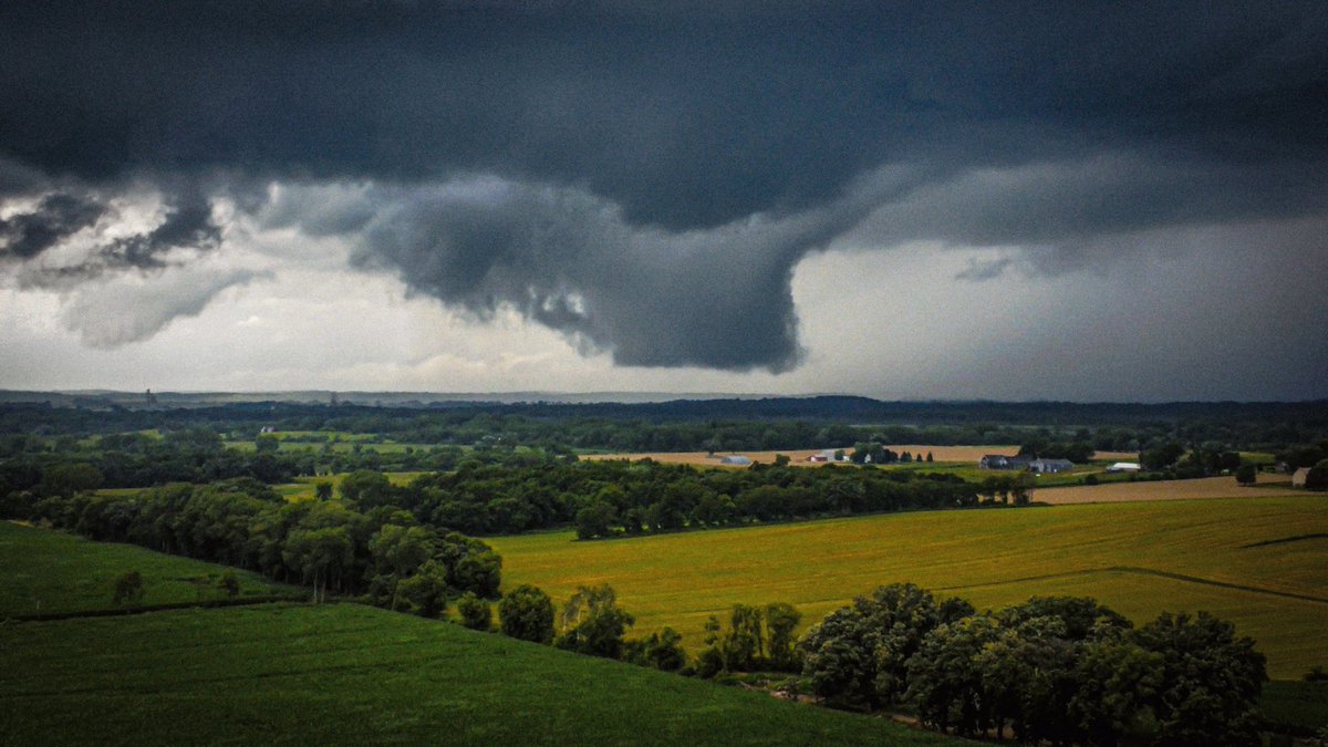 TomPurdyWI's tweet image. One last photo from yesterday.
Low hanging wall cloud from drone near Lake Mills, Wis as storm went tornado warned again. #wiwx