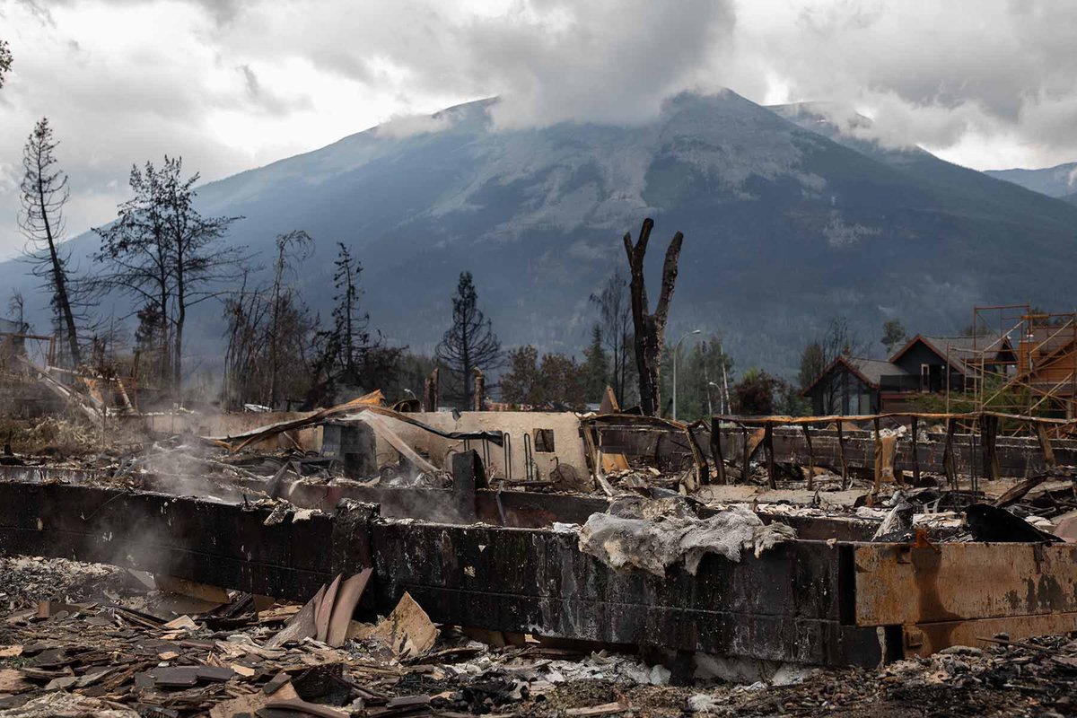 yegwave's tweet image. A new report on the wildfire that tore through Jasper reveals that while local crews and Parks Canada worked in coordination, the Alberta government’s involvement complicated the response. Commissioned by the town and based on input from firefighters and responders, the report…