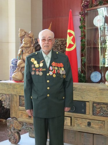 TheGoldenMean2's tweet image. Stalingrad, 1942: Chinese soldier Liu Yiquan & 80 comrades held a vital bridge against Nazi onslaught—40 died, 22 wounded, but they never retreated. Here’s to the Chinese heroes in humanity’s fight against fascism. #WWII