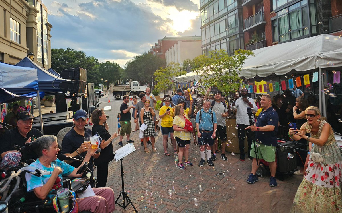 AdamVanGrack's tweet image. Today's Peace Day 'toast to peace' in honor of Mattie Stepanek's 35th birthday was a tremendous success! Thank you to the @Mattie_Matters @TommyMcFLY @jenistepanek & all officials for making the event so successful!