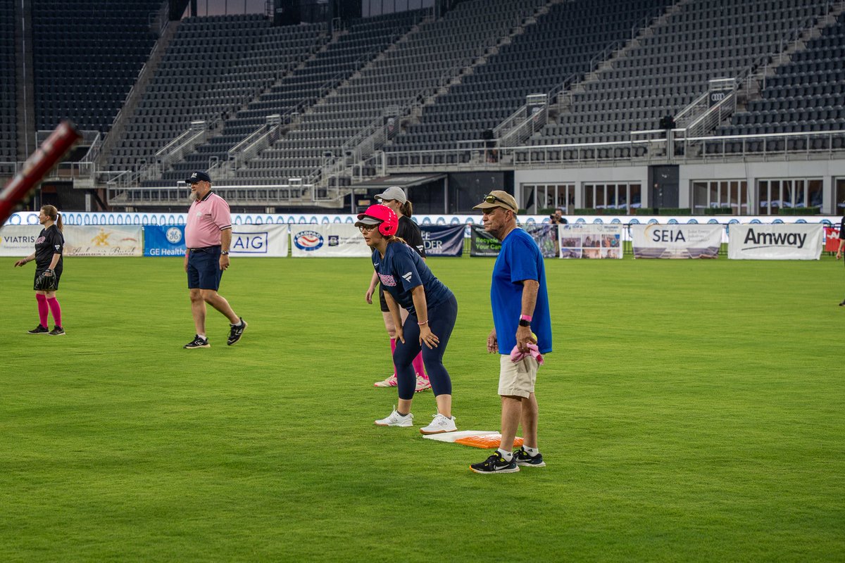 RepScholten's tweet image. Playing for a great cause was good enough, but a Team Congress WIN topped the night off! Another fun-filled @CWSoftballGame for @YoungSurvival in the books! 🥎