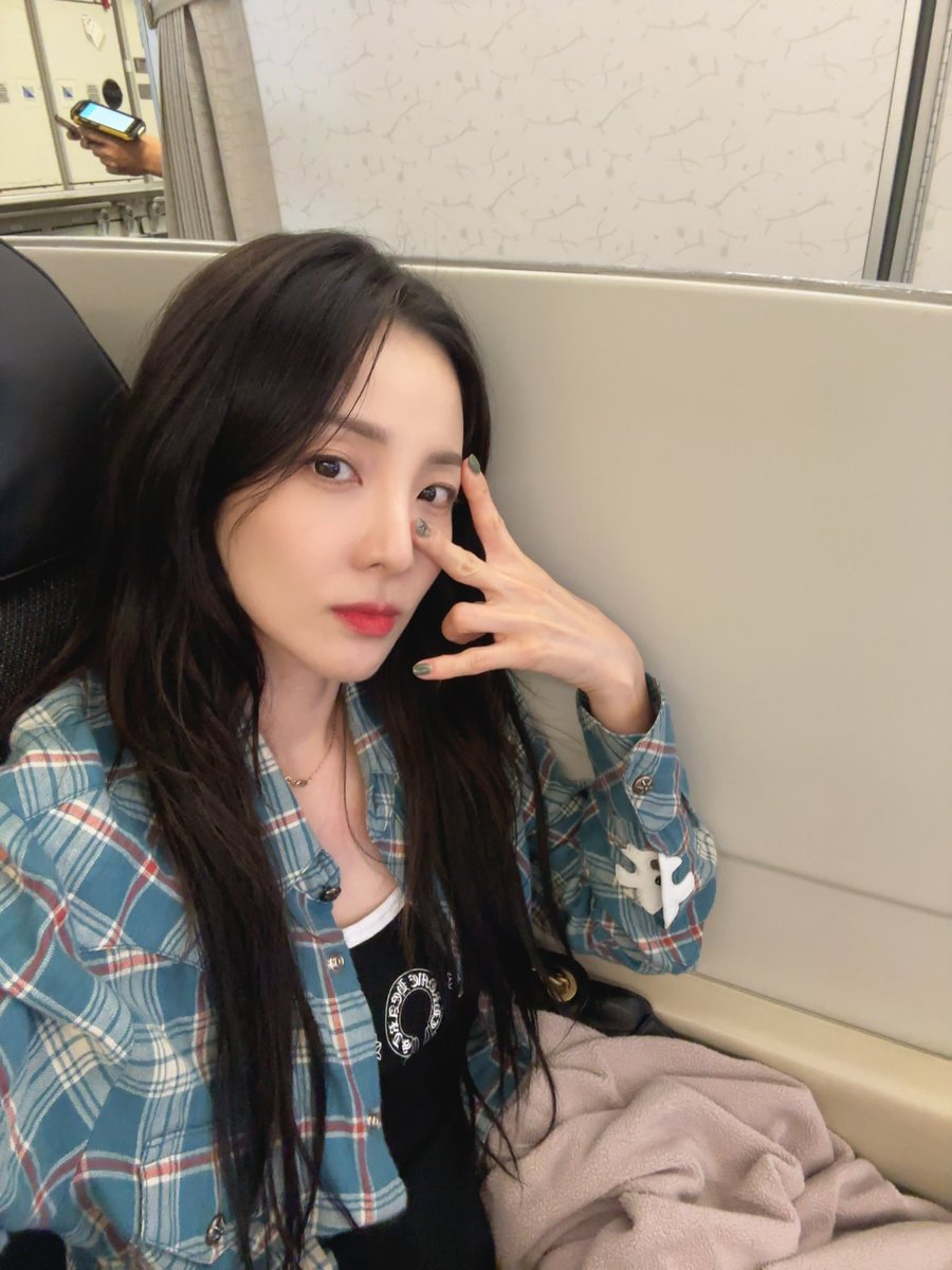 krungy21's tweet image. 방콕으로 출바알~!!! 😀🇹🇭 항상 전신 사진 찍는 베스트 스팟이 있는데 놓쳤다!!! 수호와 잠시 떨어진 바람에😂 히히 어쨋든 Off to Bangkok!!! Sawasdee ka 😀🙏🏻