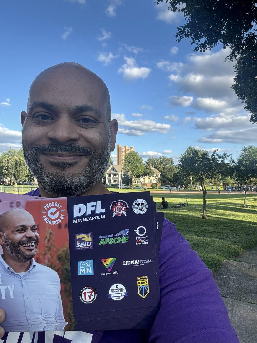 ElliottForWard1's tweet image. Having a great time in Bottineau talking to neighbors on the doors!