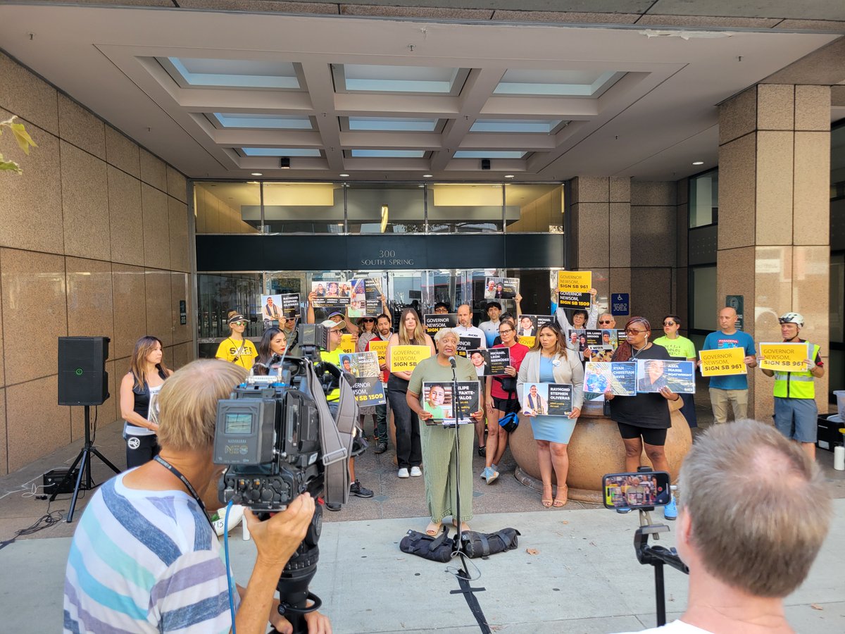 StreetsR4Every1's tweet image. In 2024, SAFE tracked 99 bills & helped pass:
☑️Speed-camera pilots (SB 1297)
☑️Speed tech in new cars (SB 961)
☑️Harsher penalties for extreme speeding (SB 1509)
Celebrate with us: bit.ly/44DliLA
#10YearsOfSAFE #AdvocacyMatters