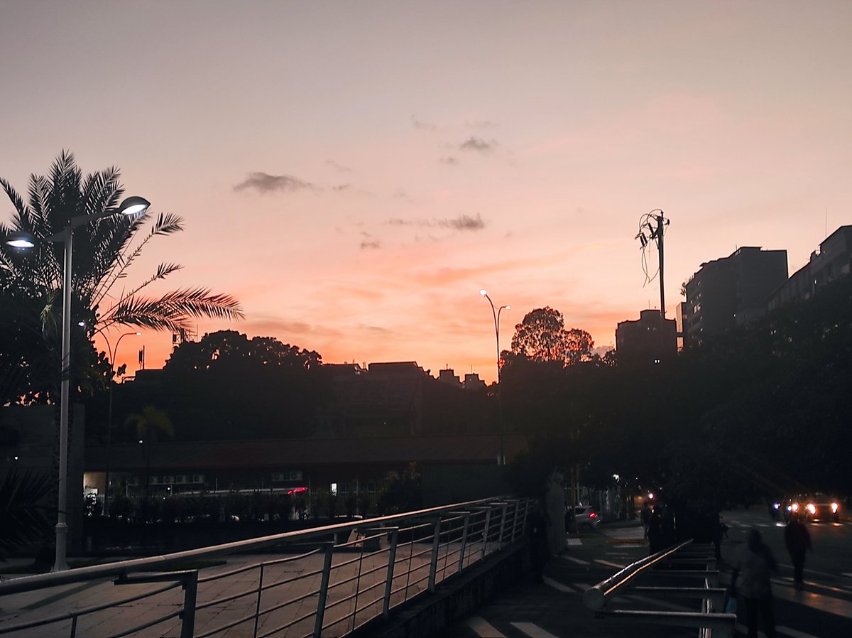 Postales de hoy 🙏📷

#Caracas 🧡
#Venezuela 🇻🇪