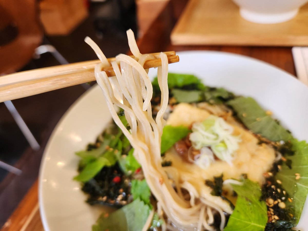 MATSUBARA_I's tweet photo. 千歳のお仕事だったので、鶴亀さんで限定の『冷やし塩煮干しそば』🍜
去年は平日に行けず逃していたので、やっと念願叶いました😚
めっちゃくちゃ美味しかった〜
またすぐにでも食べたい❤ https://t.co/PKQzVhOHCw